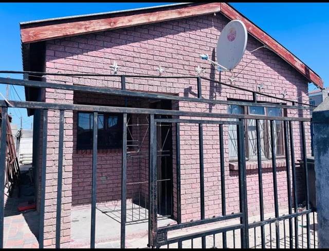 3 BEDROOM HOUSE FOR SALE IN NONQUBELA